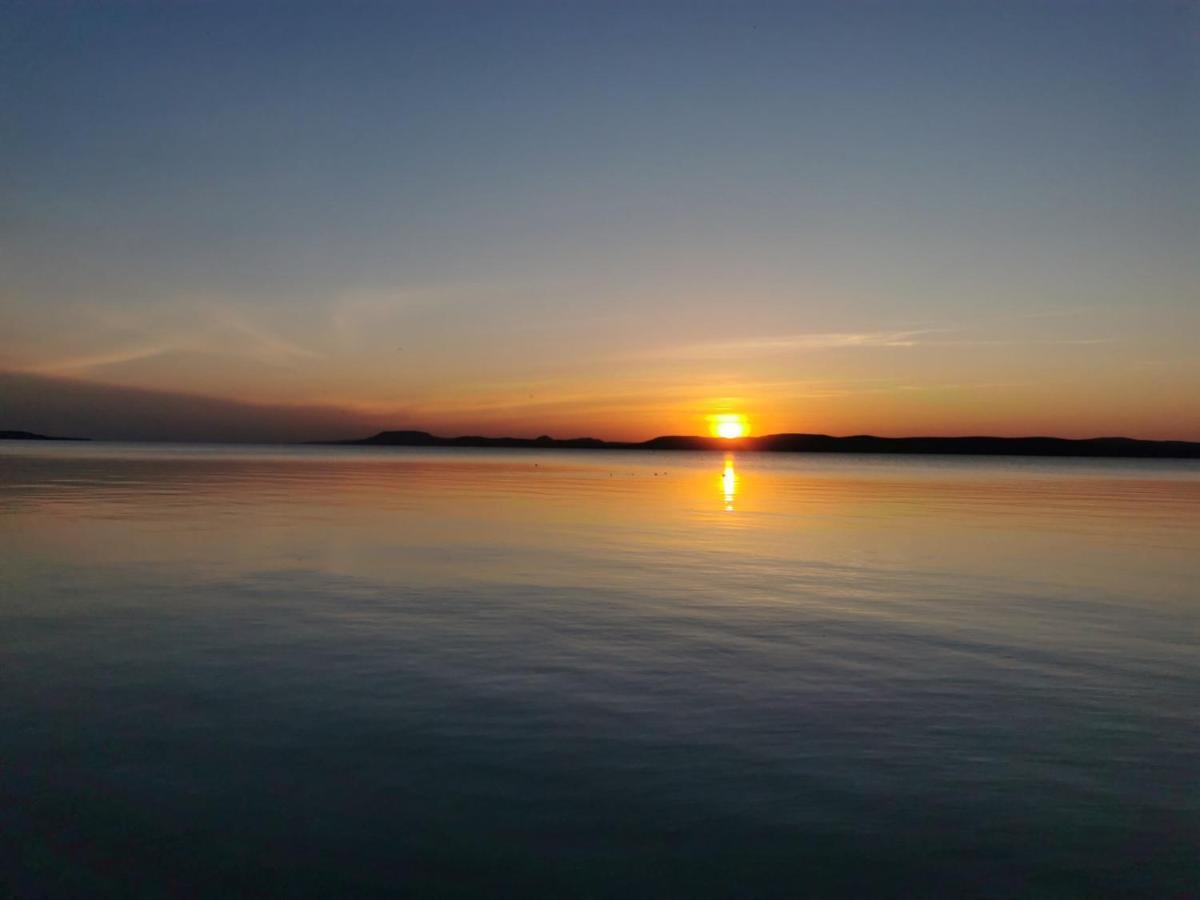 Room4U Apartment Balatonszárszó 외부 사진